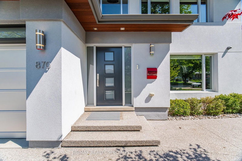 870 Hollowtree Crescent
