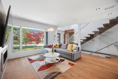 870 Hollowtree Crescent • Mississauga, ON photo 5