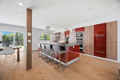 870 Hollowtree Crescent • Mississauga, ON photo 9