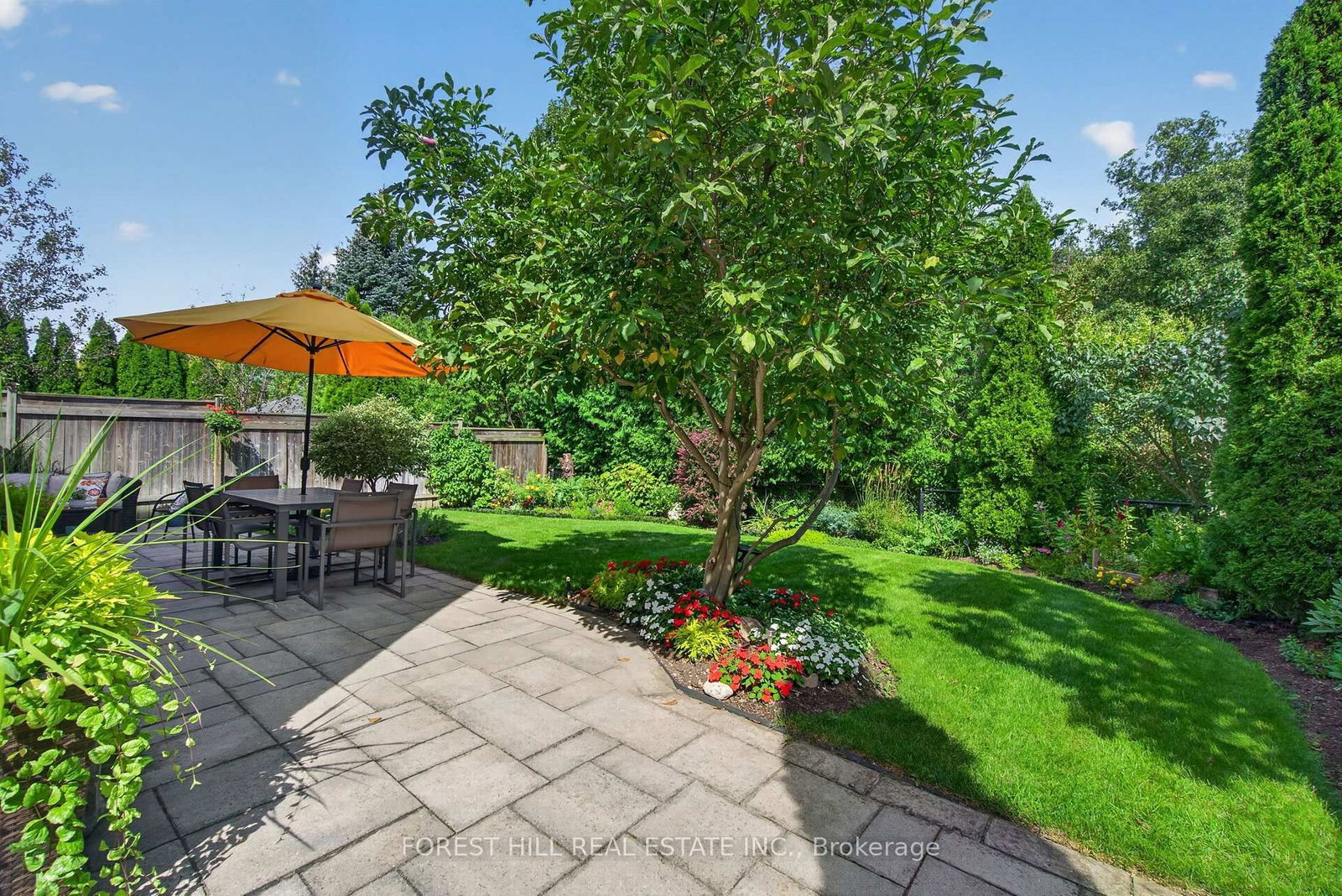 2123 Summer Heights Trail • Oakville, ON photo 2