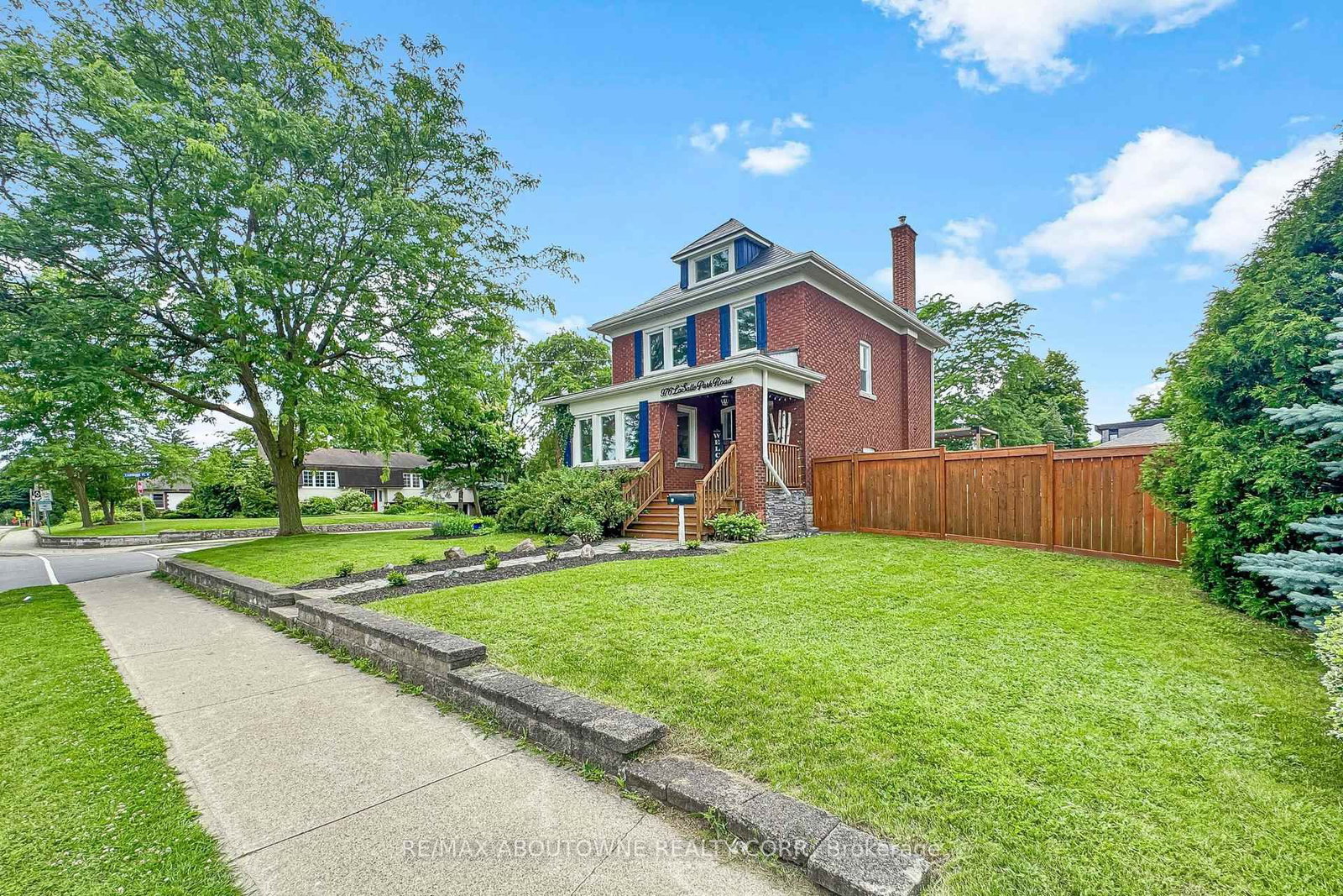 976 Lasalle Park Road • Burlington, ON photo 2