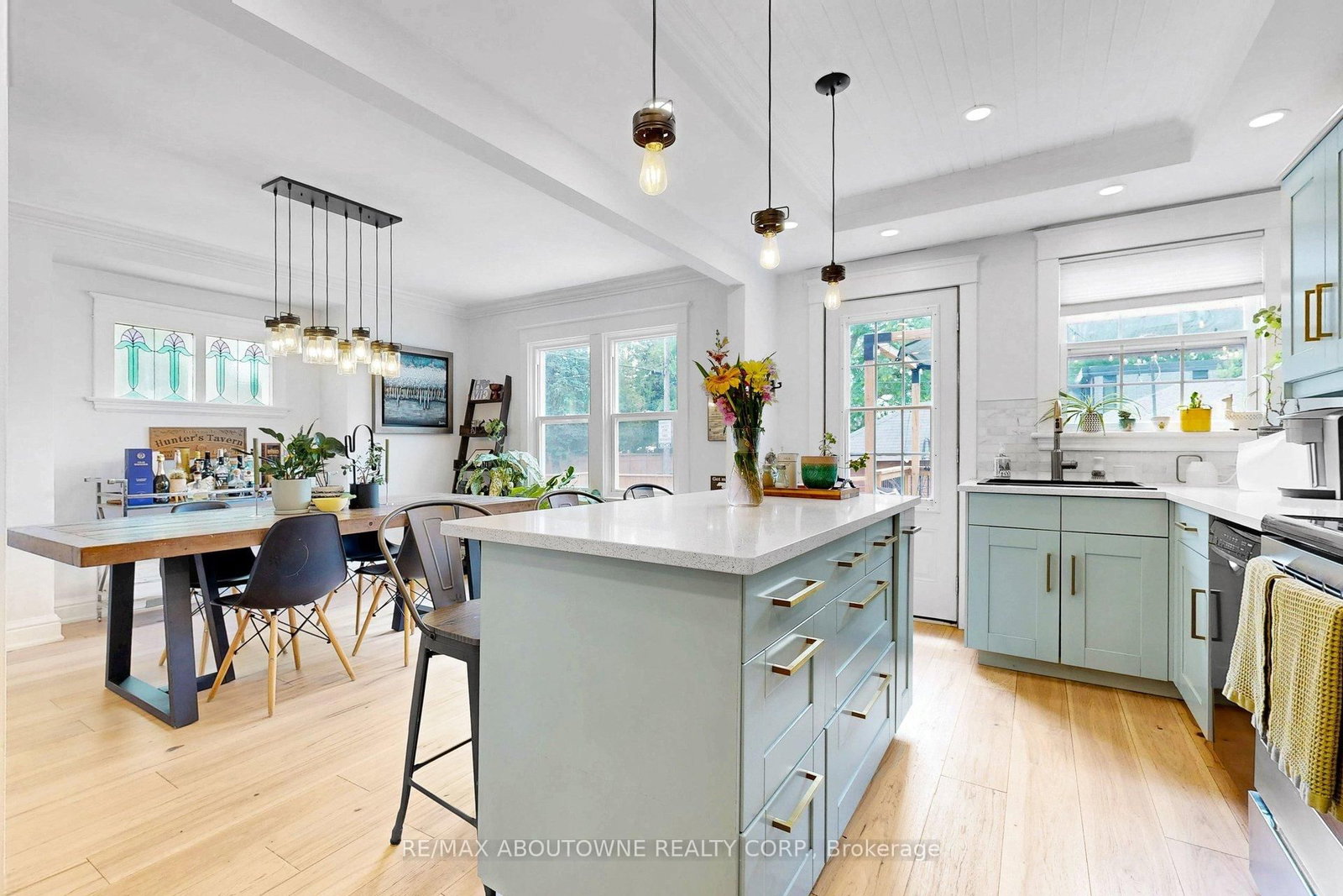 976 Lasalle Park Road • Burlington, ON photo 21