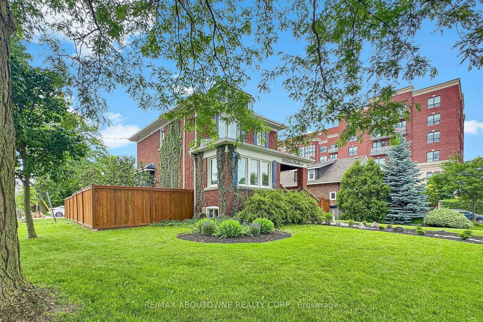 976 Lasalle Park Road • Burlington, ON photo 3
