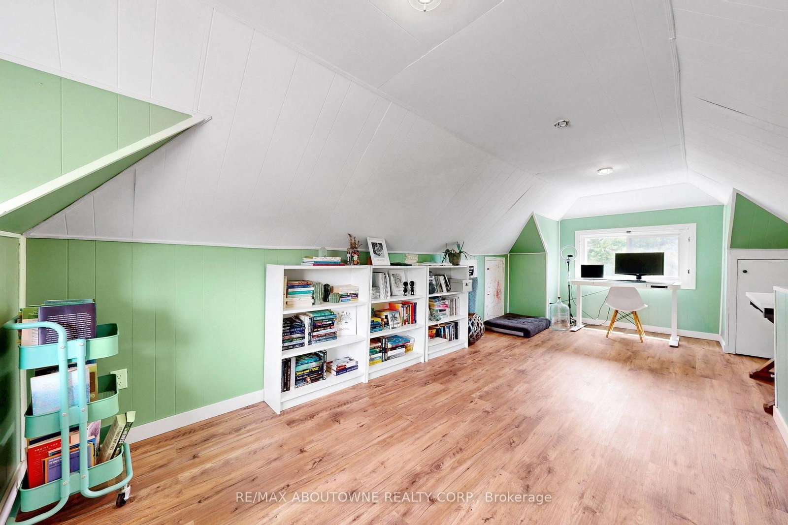 976 Lasalle Park Road • Burlington, ON photo 33