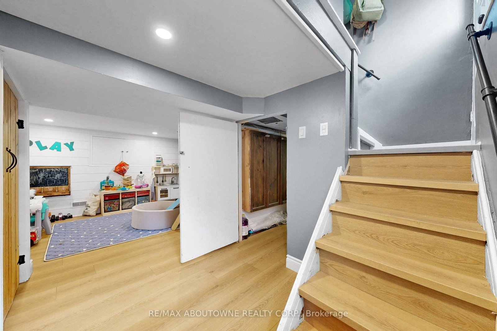 976 Lasalle Park Road • Burlington, ON photo 37