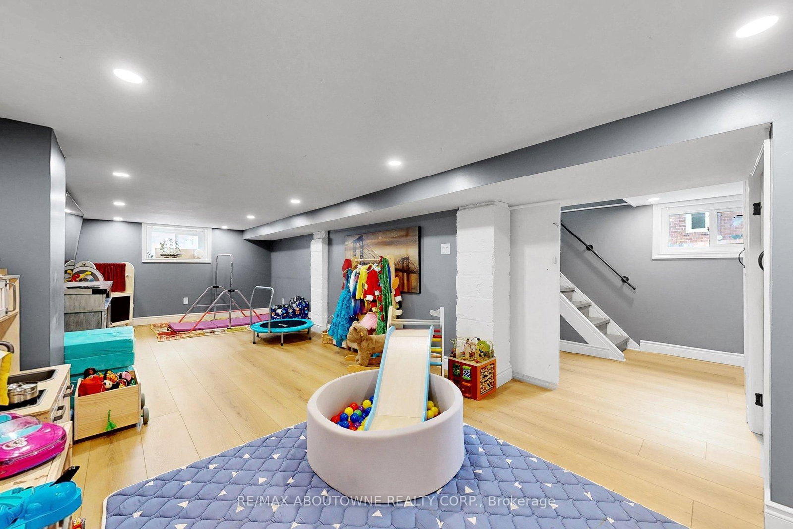 976 Lasalle Park Road • Burlington, ON photo 41