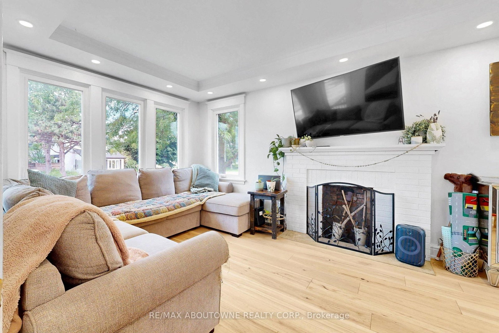 976 Lasalle Park Road • Burlington, ON photo 9