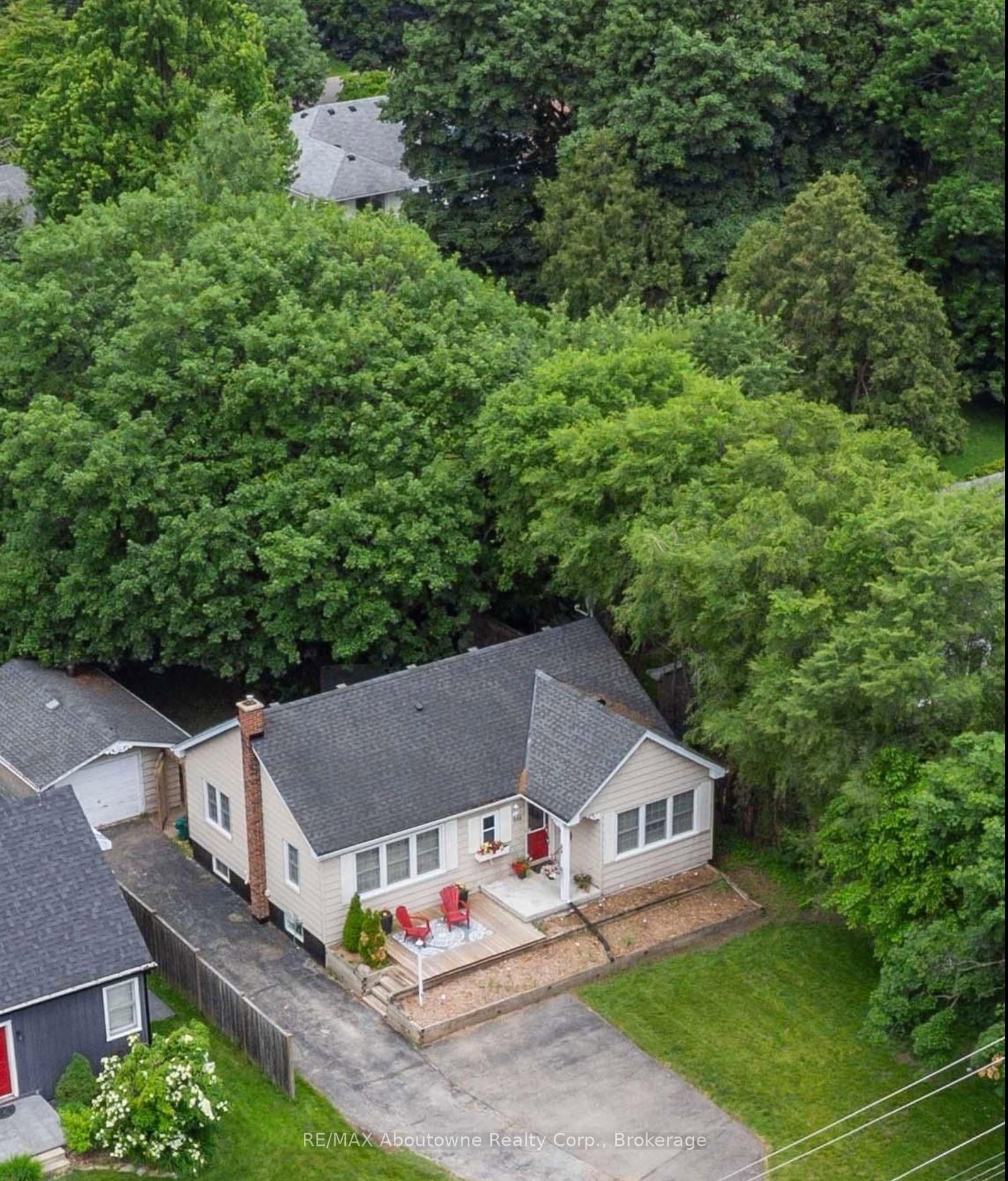 938 King Road • Burlington, ON photo 1
