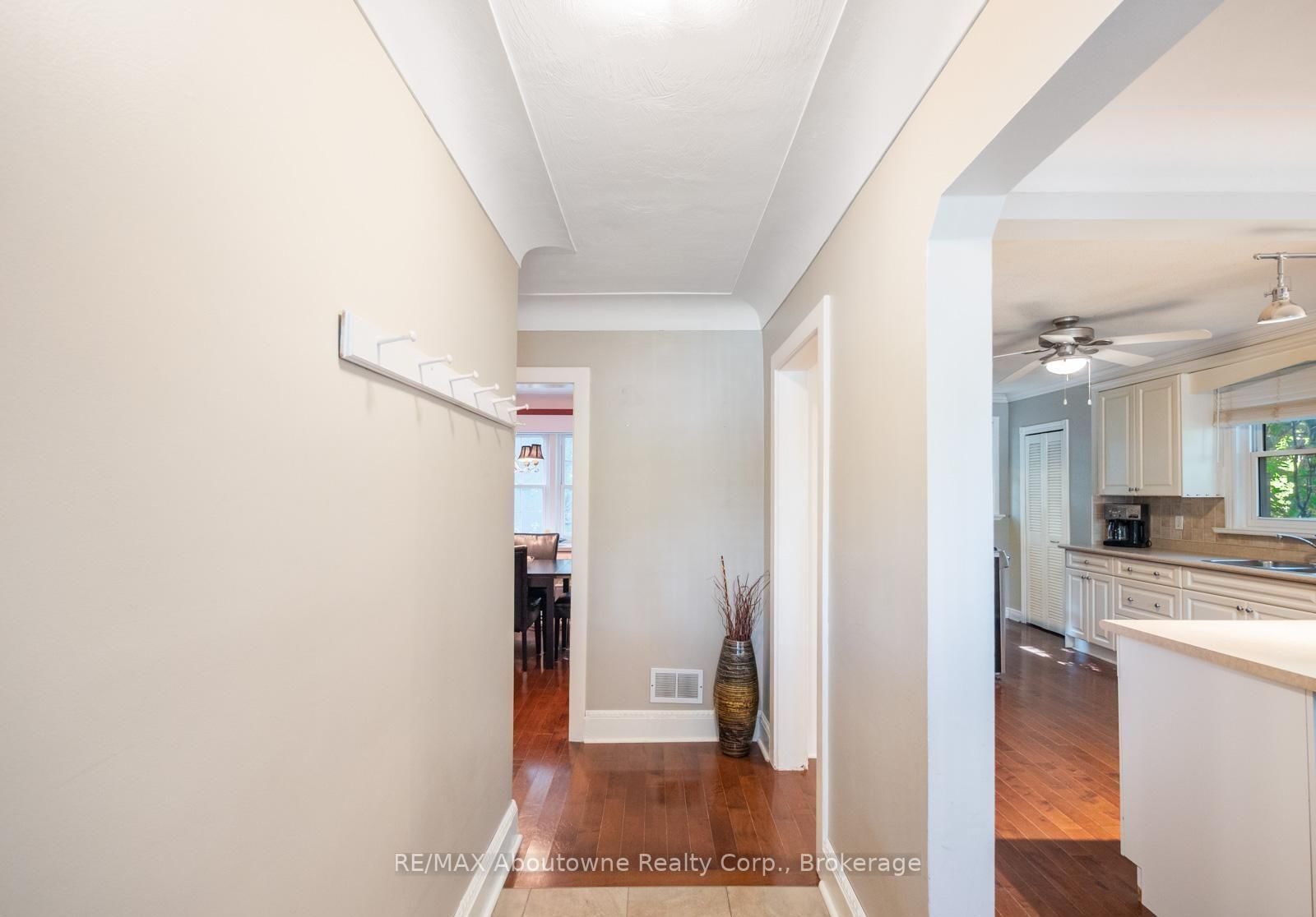 938 King Road • Burlington, ON photo 18