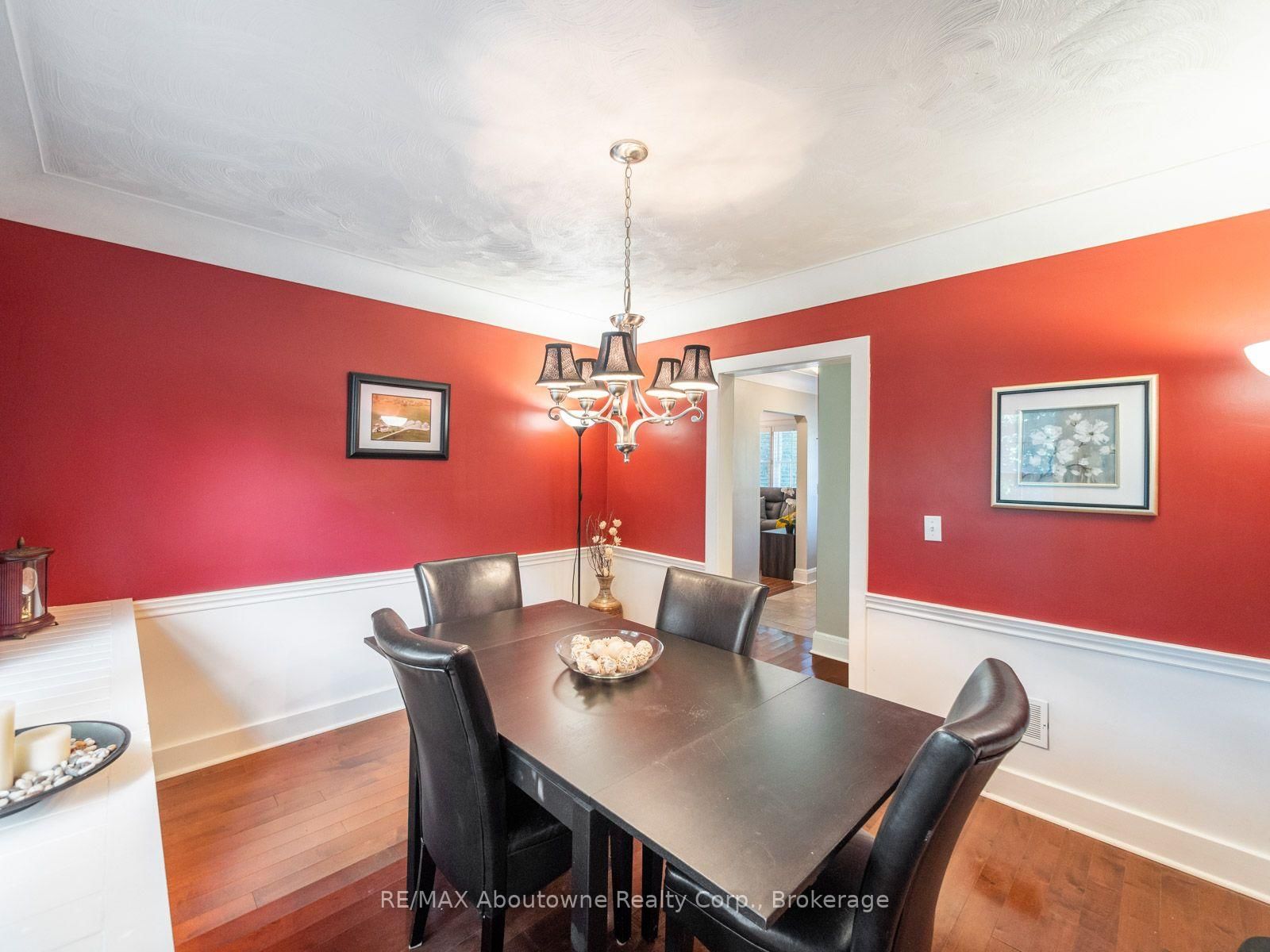 938 King Road • Burlington, ON photo 21