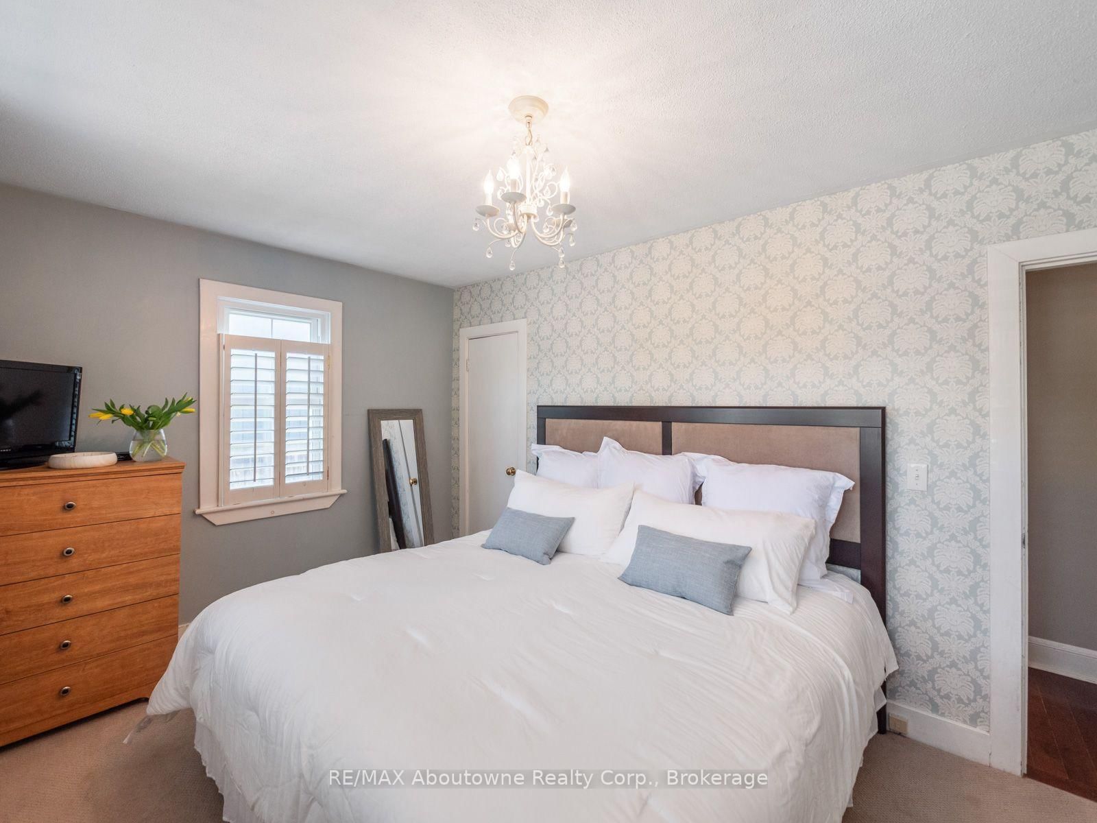 938 King Road • Burlington, ON photo 22