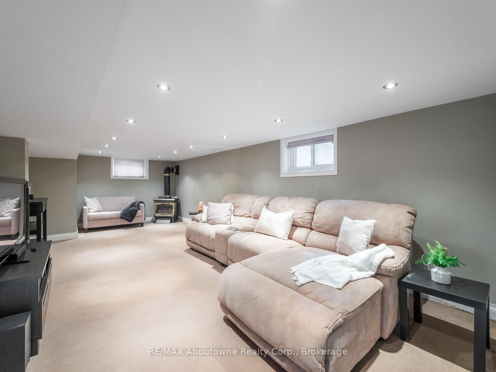 938 King Road • Burlington, ON photo 28