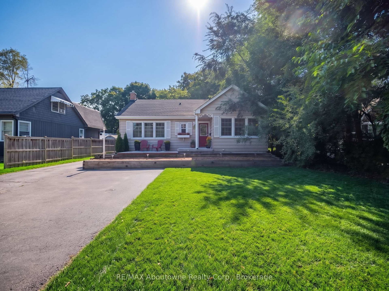 938 King Road • Burlington, ON photo 4