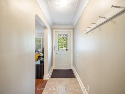 938 King Road • Burlington, ON photo 9