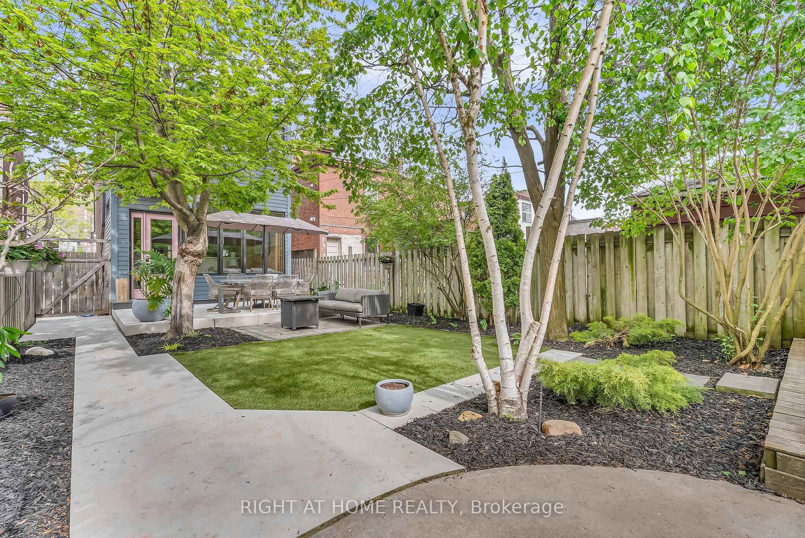 118 Lansdowne Avenue • Toronto, ON photo 24