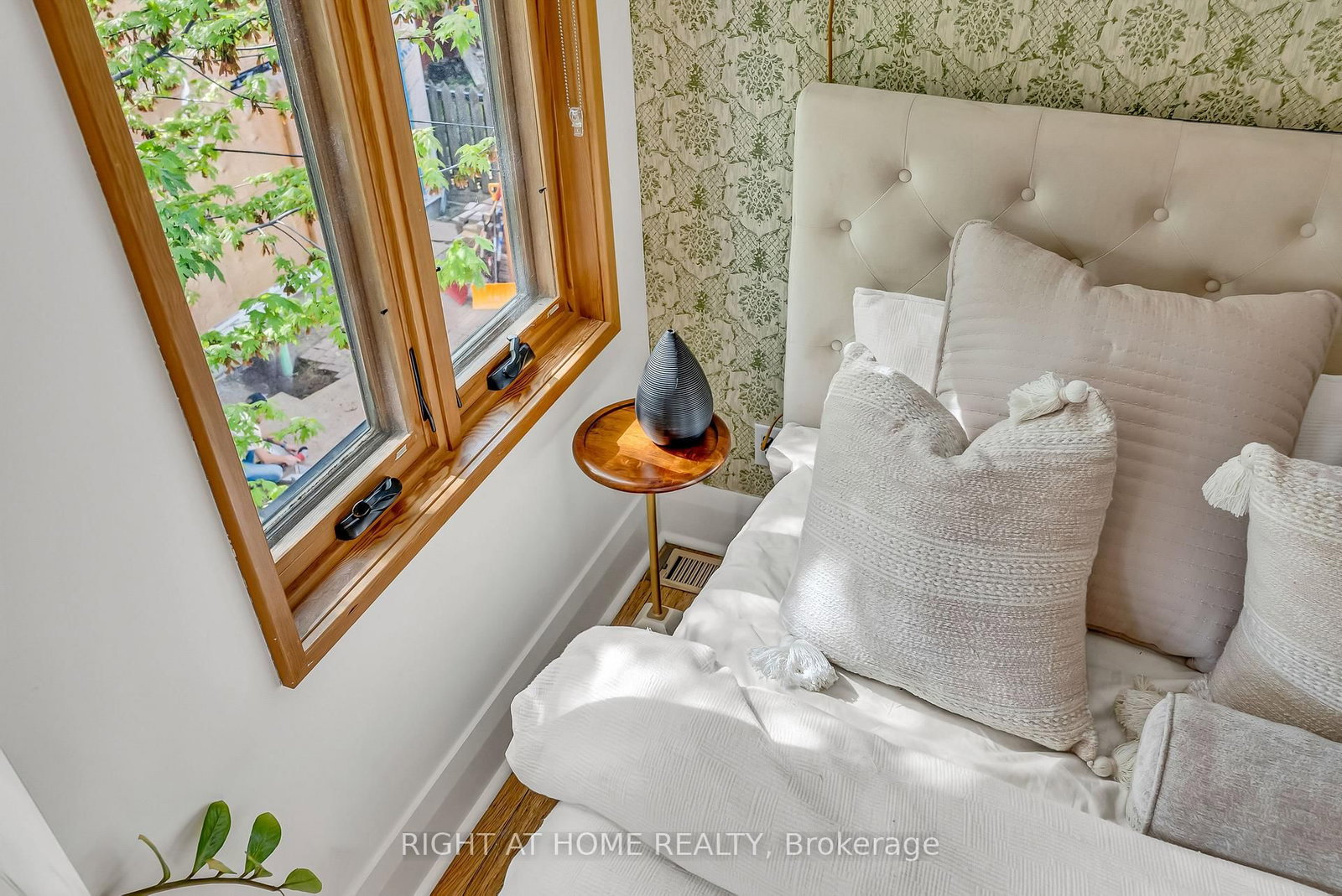 118 Lansdowne Avenue • Toronto, ON photo 32
