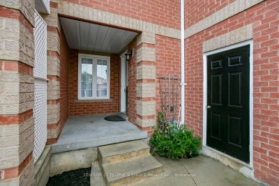 90 White Tail Crescent • Brampton, ON photo 3