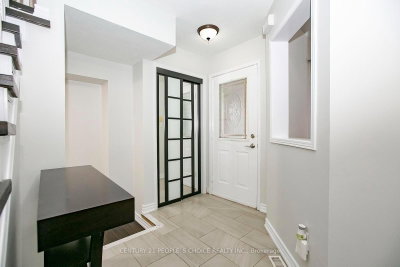 90 White Tail Crescent • Brampton, ON photo 4