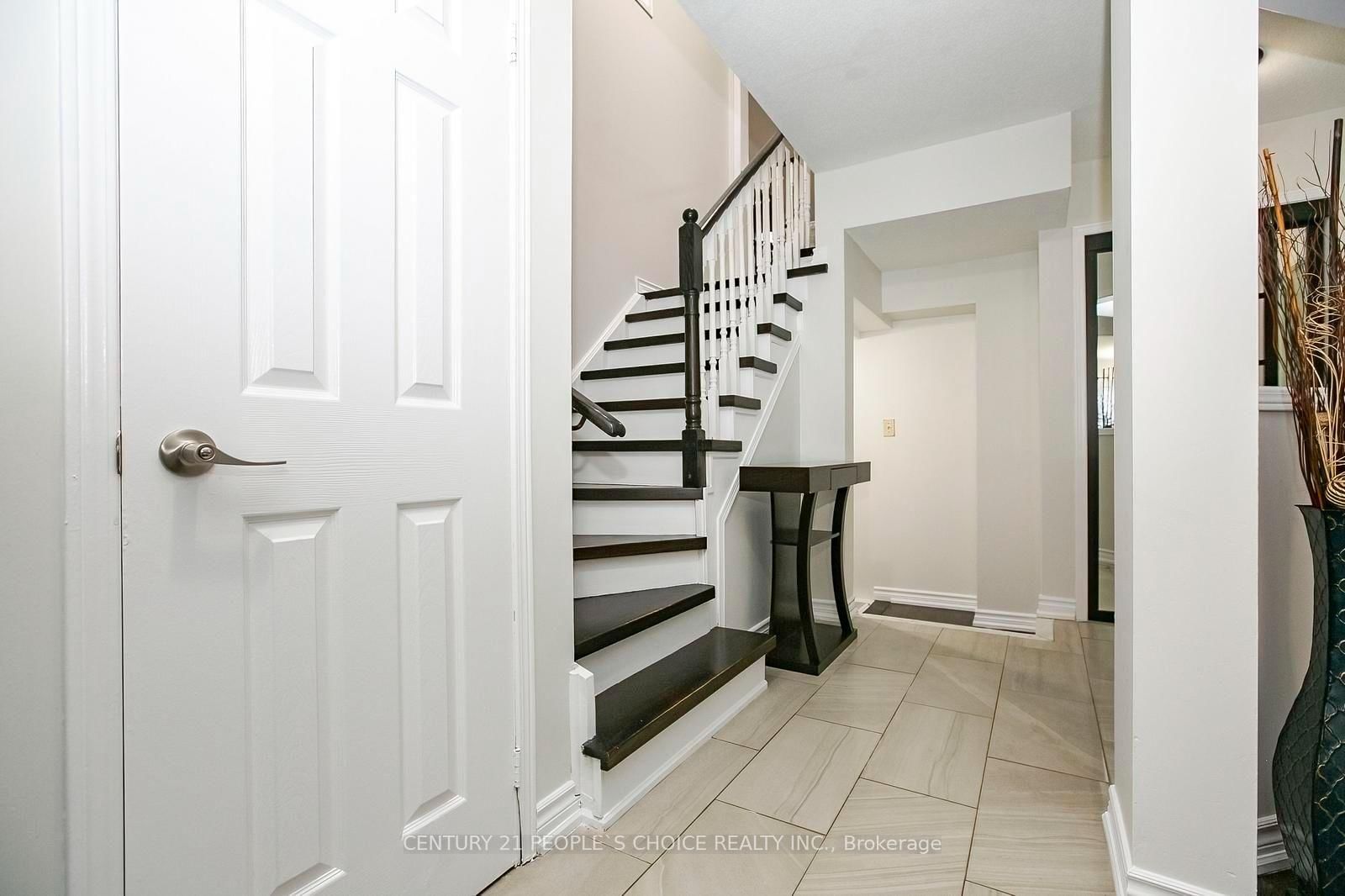 90 White Tail Crescent • Brampton, ON photo 5
