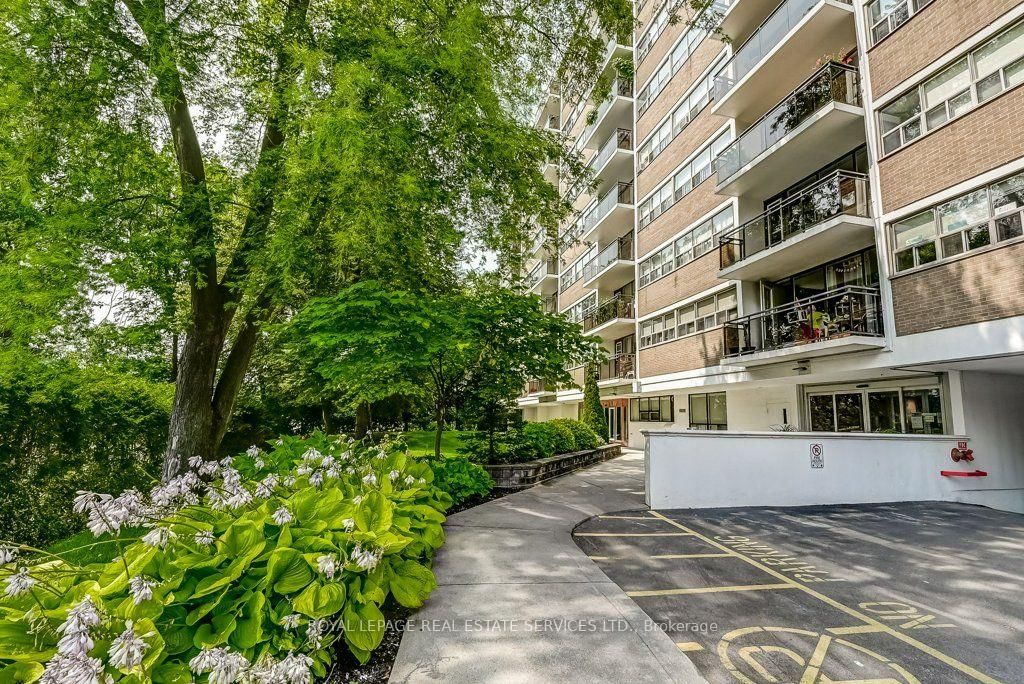 212 Kerr Street • #404 • Oakville, ON photo 1