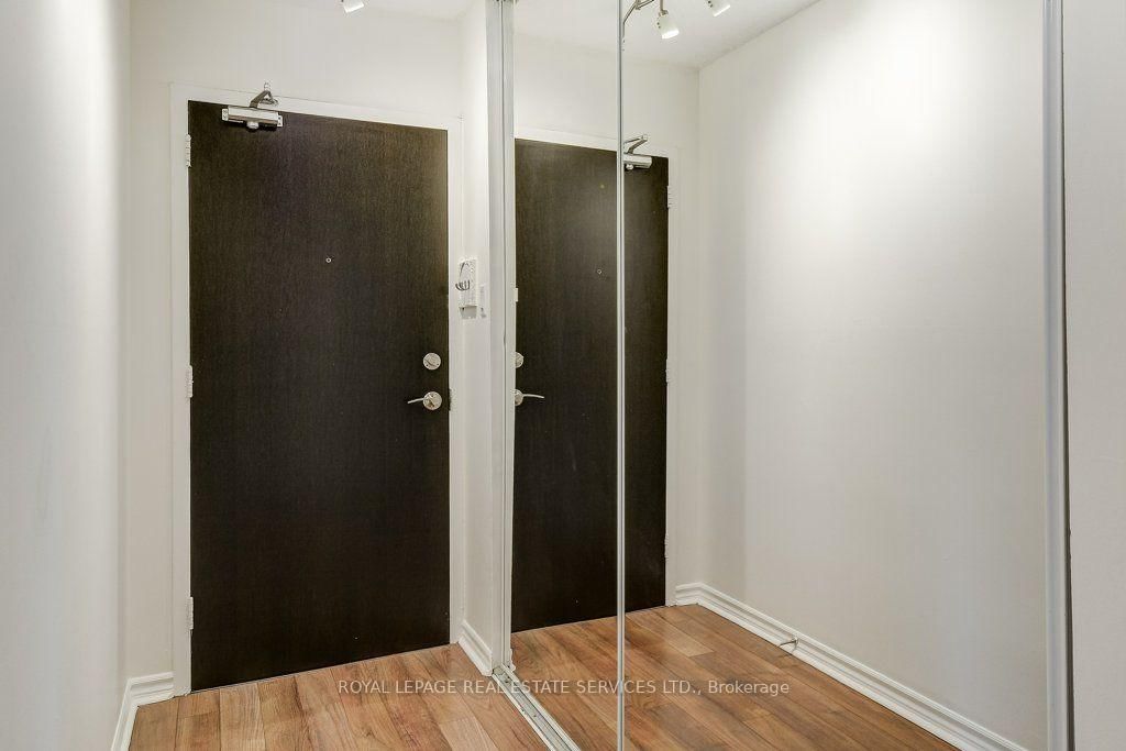 212 Kerr Street • #404 • Oakville, ON photo 11