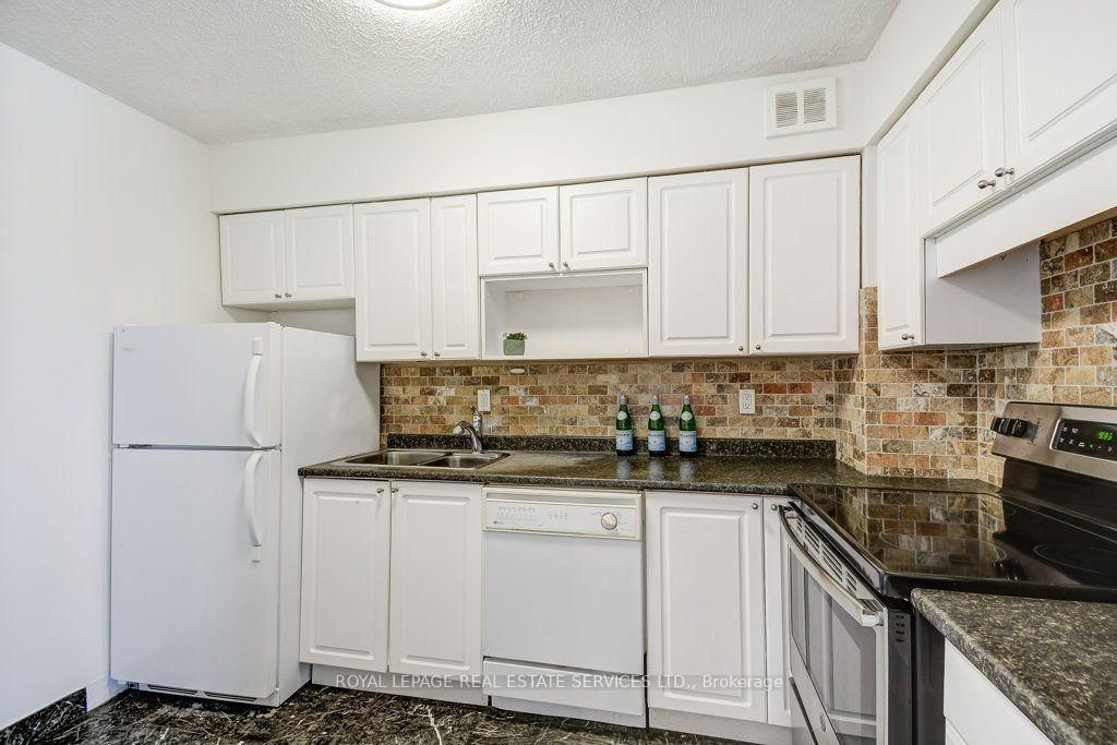 212 Kerr Street • #404 • Oakville, ON photo 17