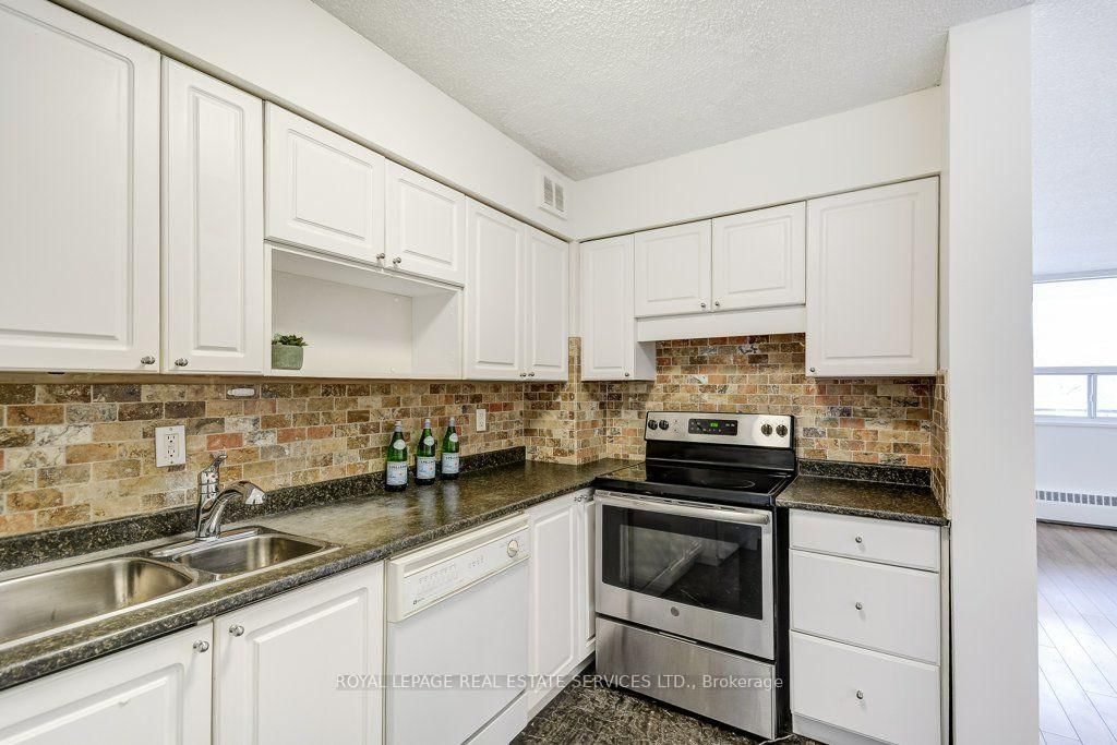 212 Kerr Street • #404 • Oakville, ON photo 18