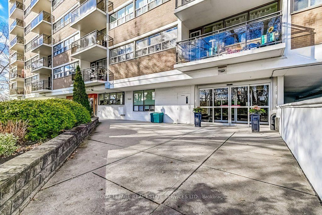 212 Kerr Street • #404 • Oakville, ON photo 4