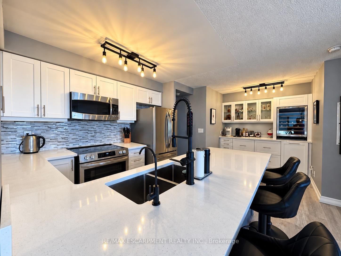 1940 Ironstone Drive • #809 • Burlington, ON photo 18