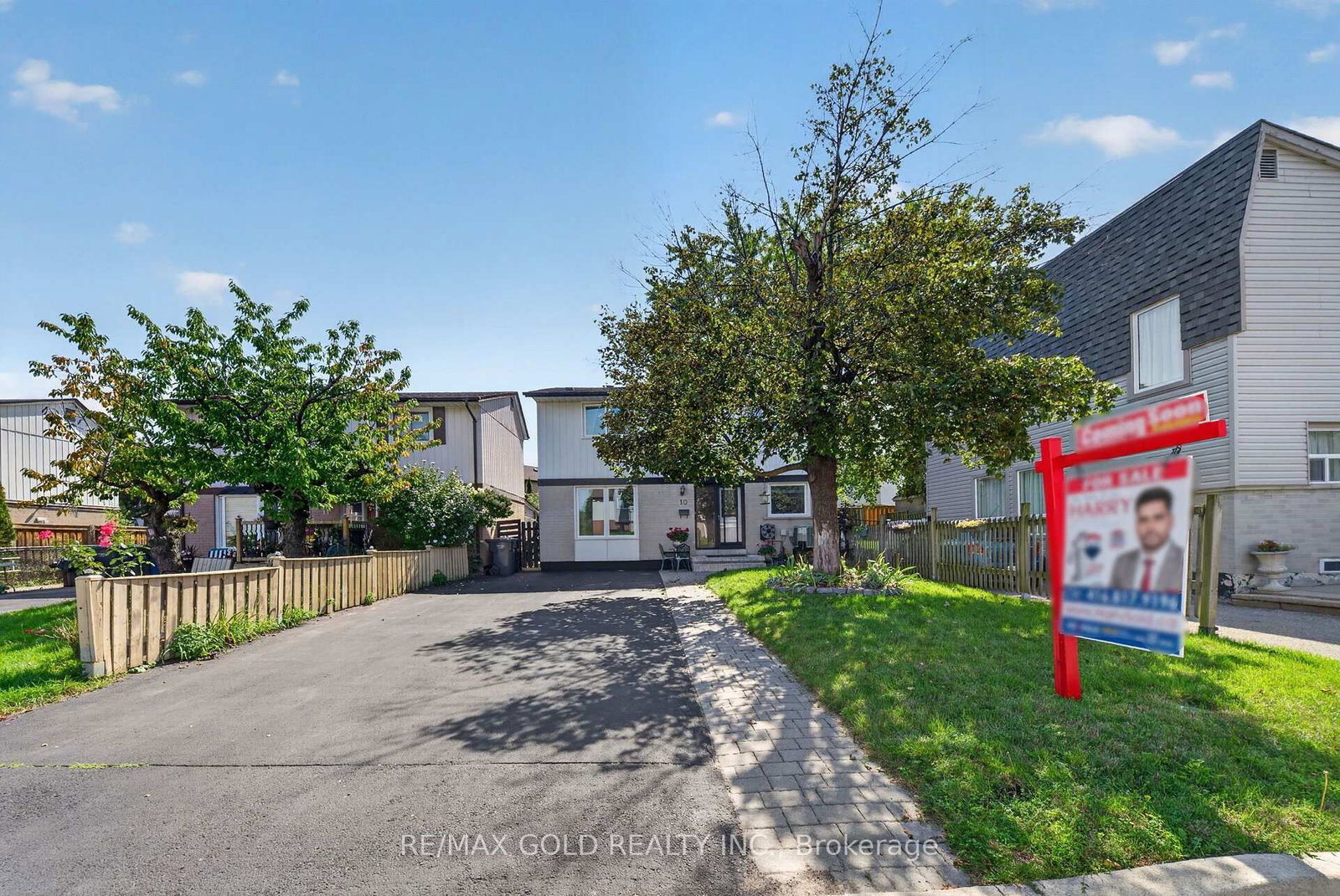 10 Jeffrey Street • Brampton, ON photo 2