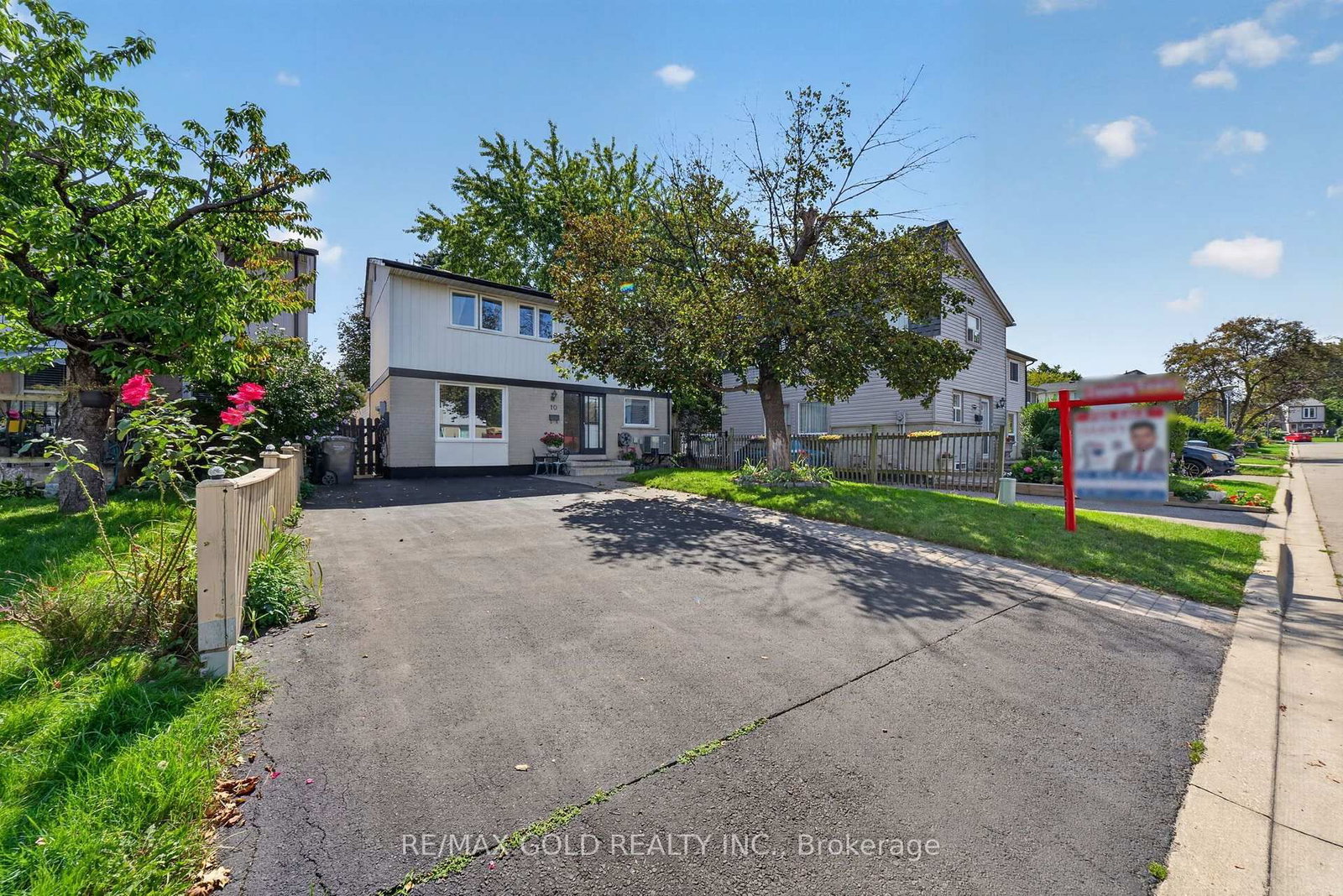 10 Jeffrey Street • Brampton, ON photo 3