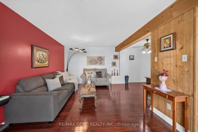 10 Jeffrey Street • Brampton, ON photo 8