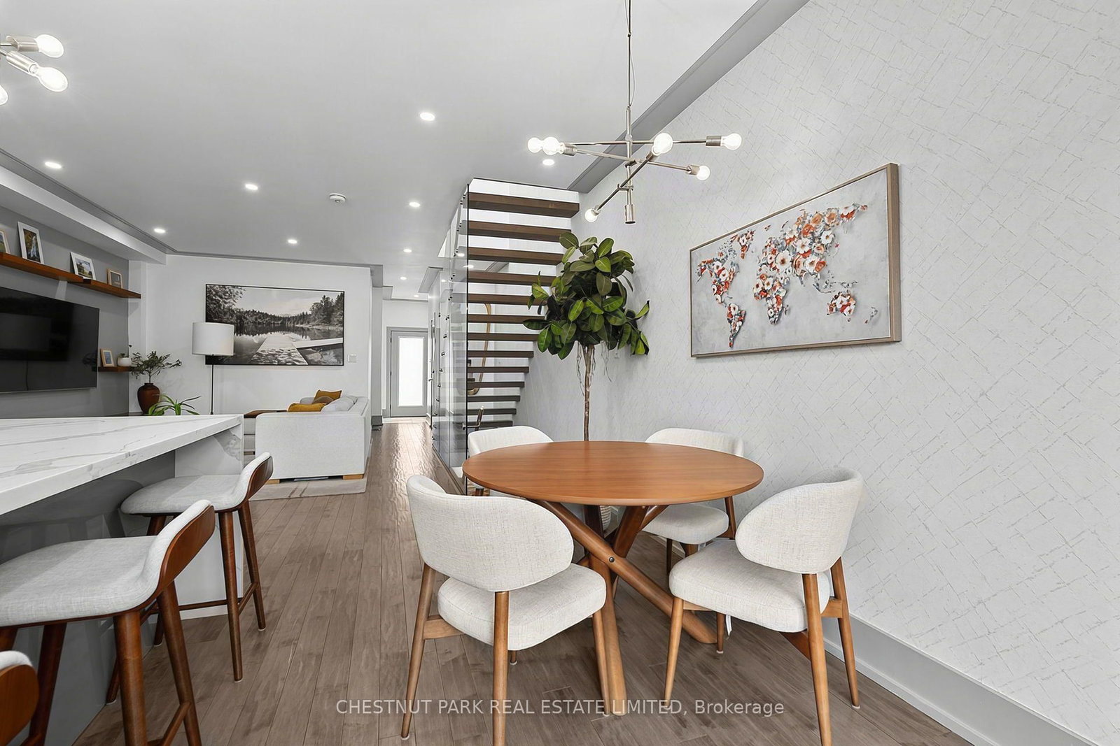 15 Nineteeth Street • Toronto, ON photo 9