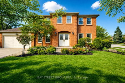 1305 Monks Passage • Oakville, ON photo 2