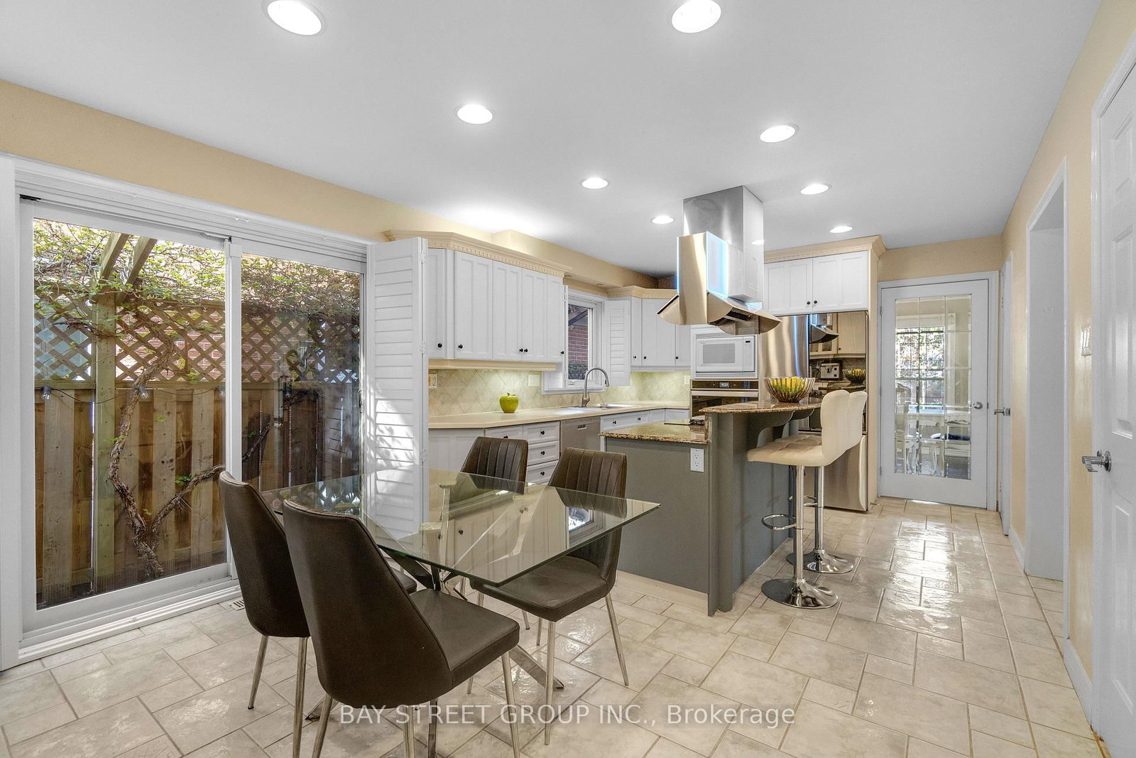 1305 Monks Passage • Oakville, ON photo 19
