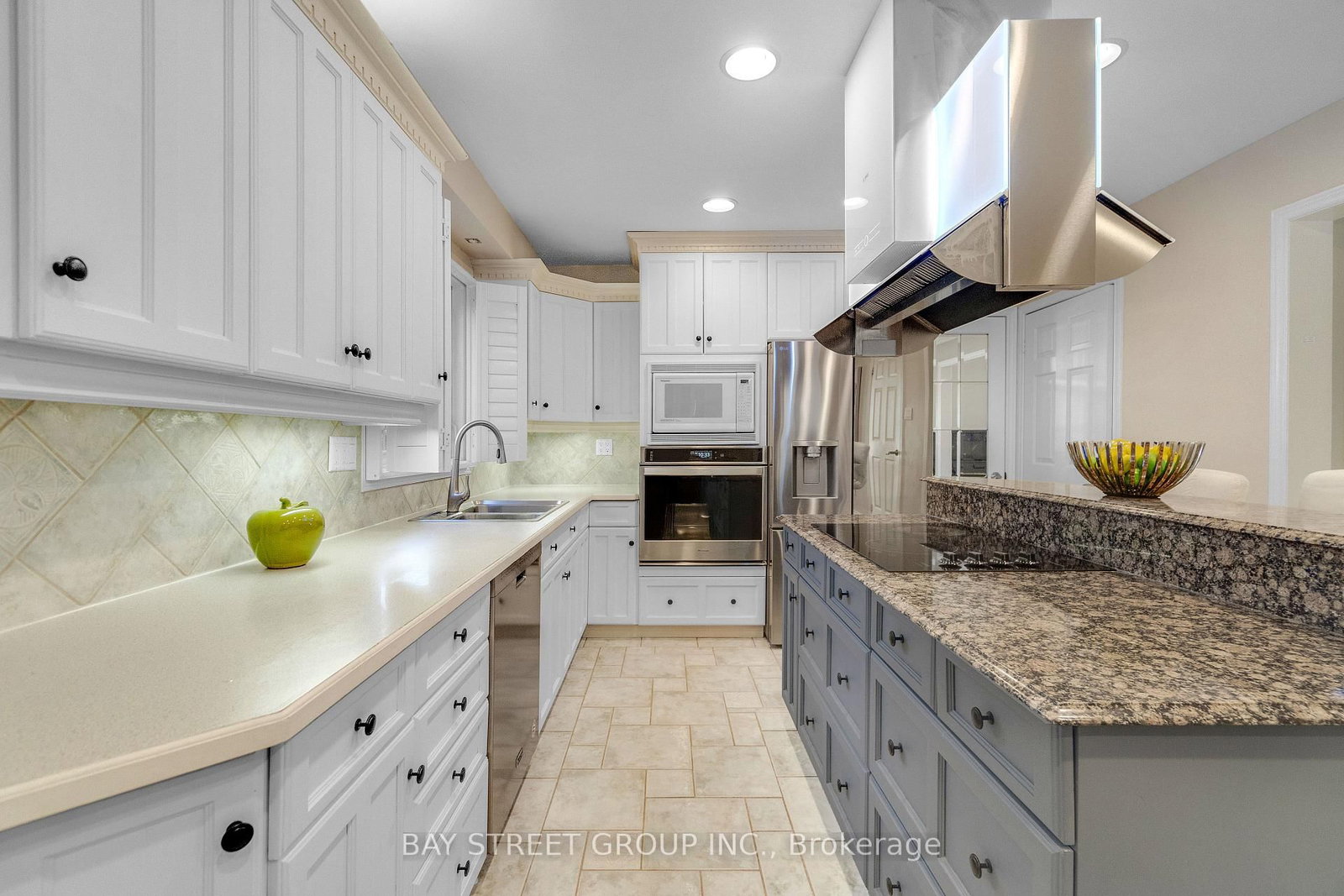 1305 Monks Passage • Oakville, ON photo 20