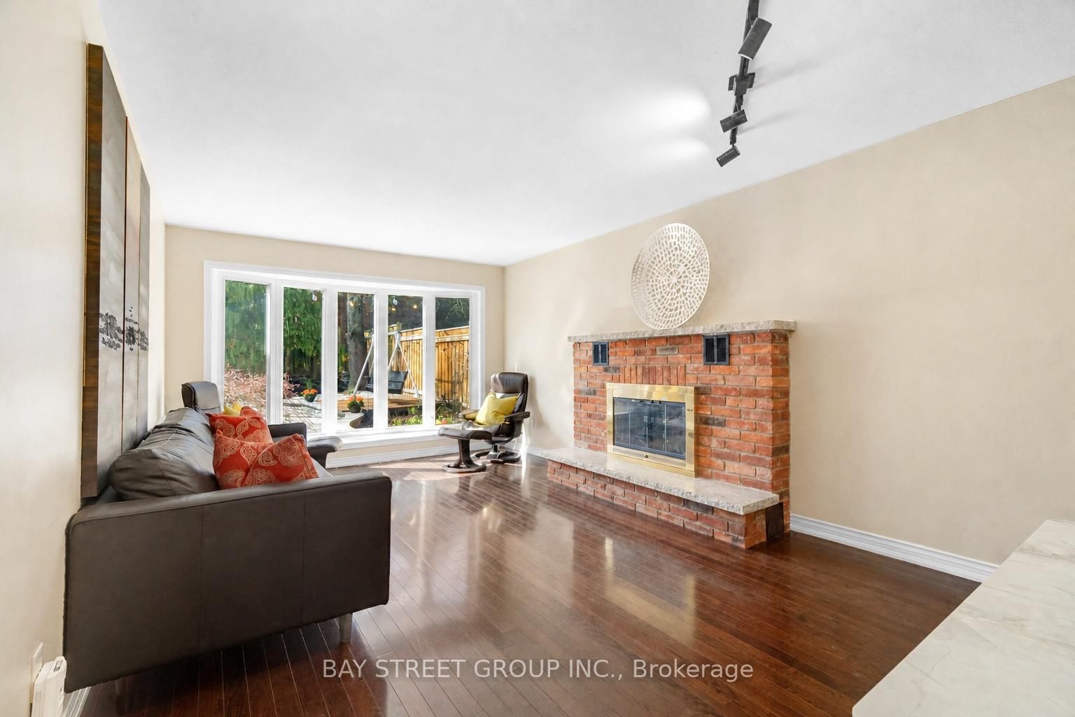 1305 Monks Passage • Oakville, ON photo 22