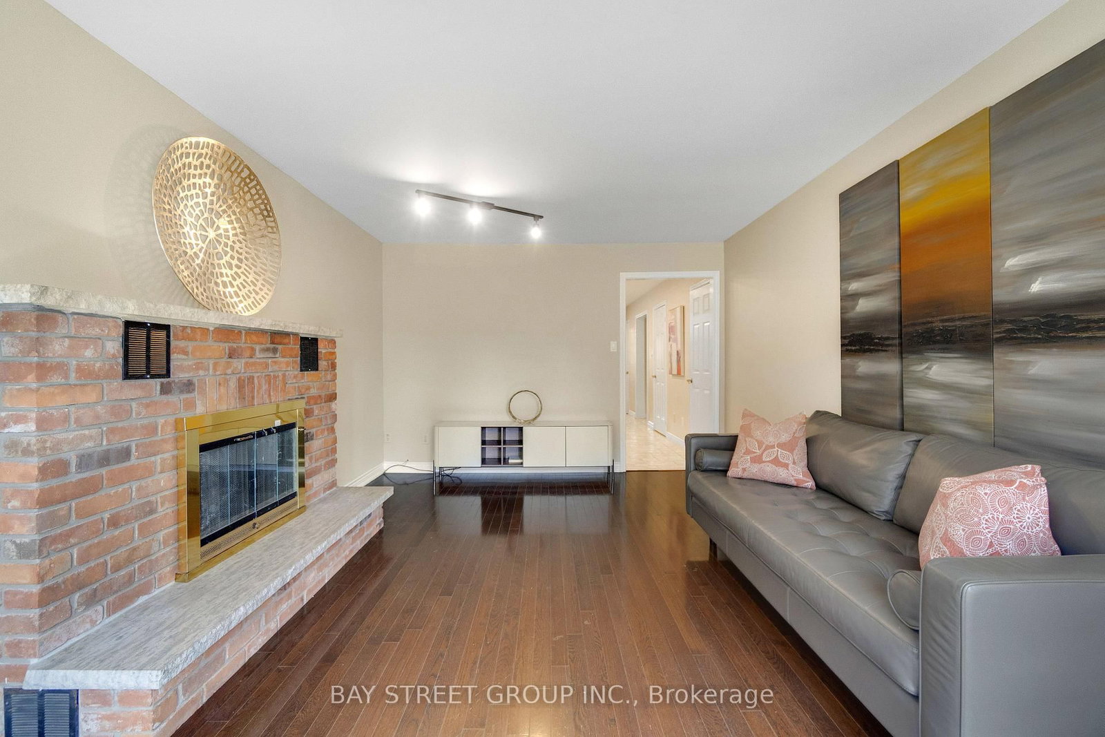 1305 Monks Passage • Oakville, ON photo 25