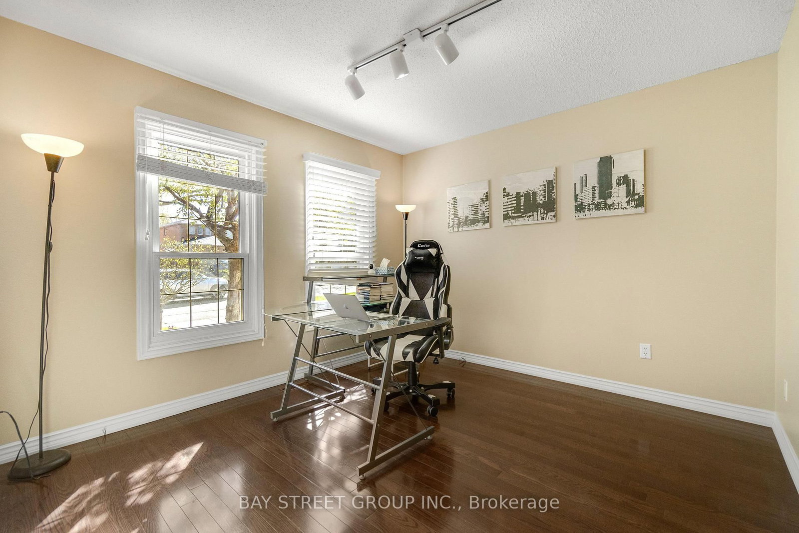 1305 Monks Passage • Oakville, ON photo 26