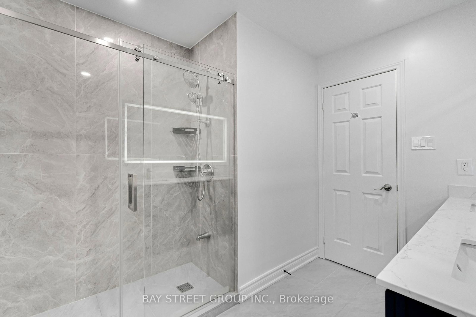 1305 Monks Passage • Oakville, ON photo 38