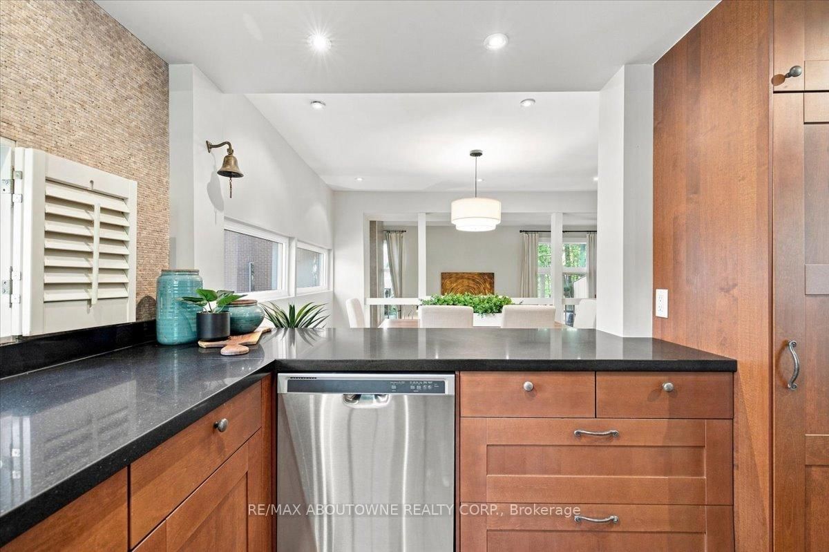 1250 Marlborough Court • #13 • Oakville, ON photo 13