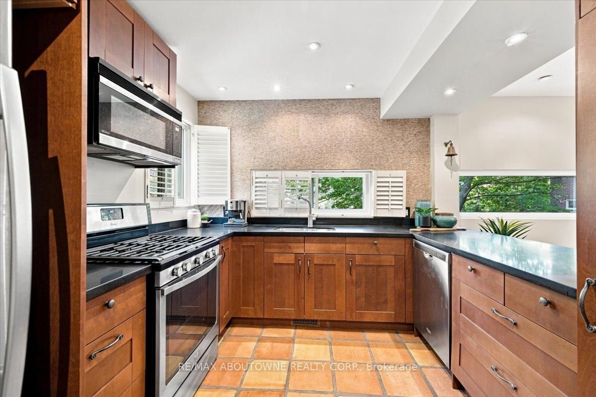 1250 Marlborough Court • #13 • Oakville, ON photo 14