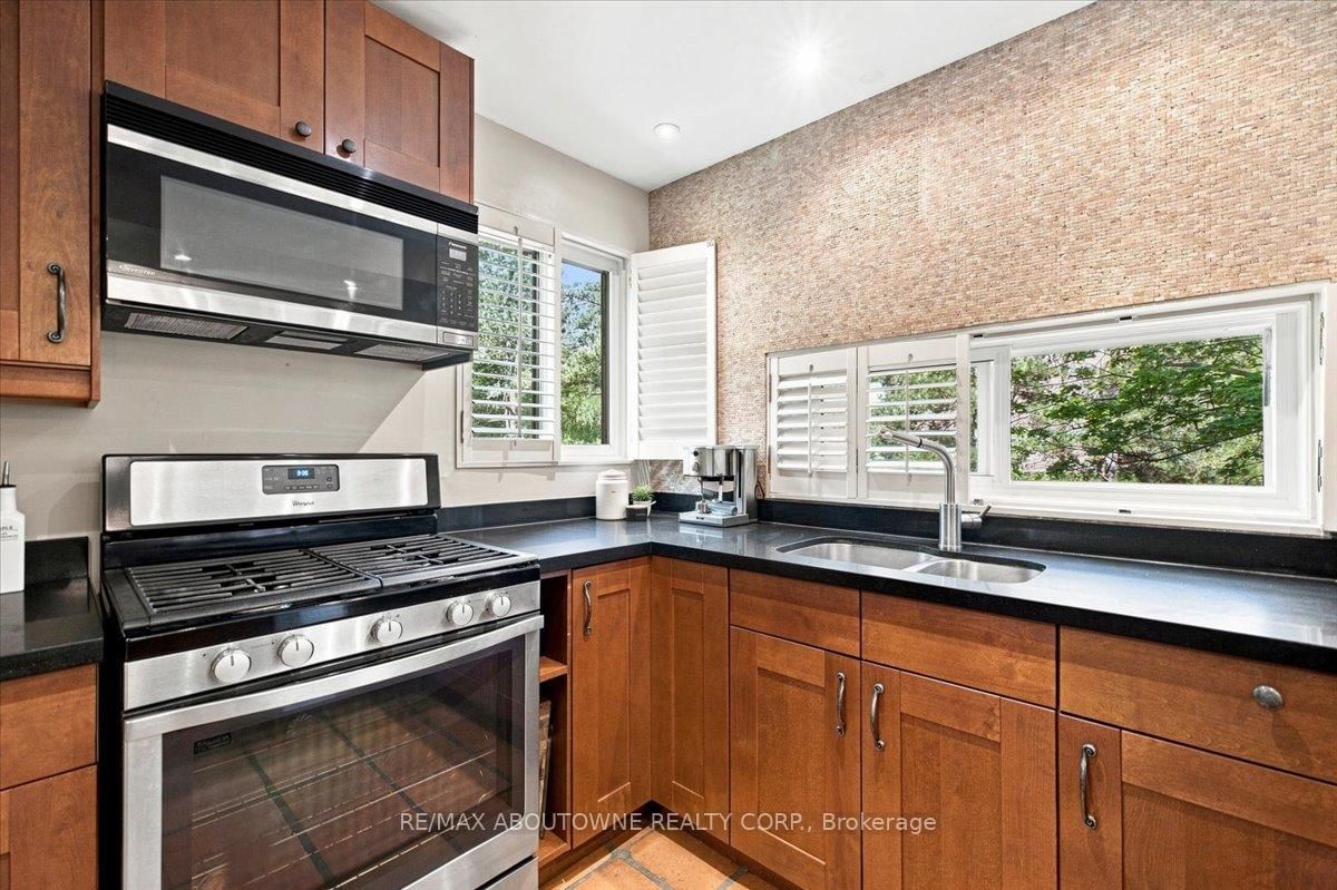 1250 Marlborough Court • #13 • Oakville, ON photo 15