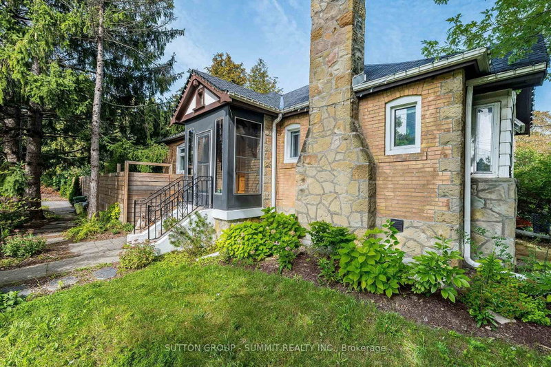 32 ELLIS Avenue