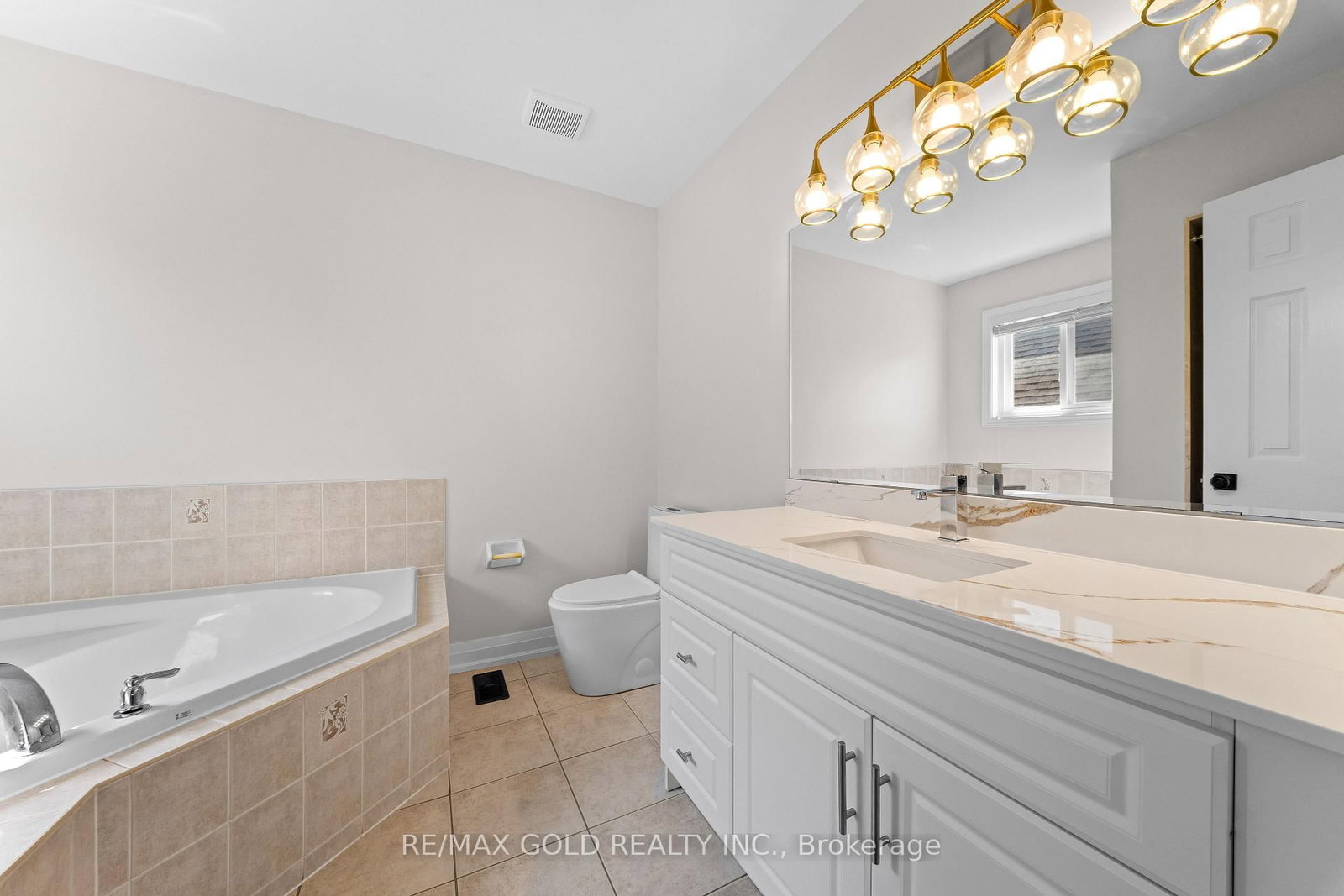 3 Tan Lane • Brampton, ON photo 14