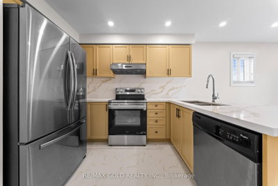 3 Tan Lane • Brampton, ON photo 6