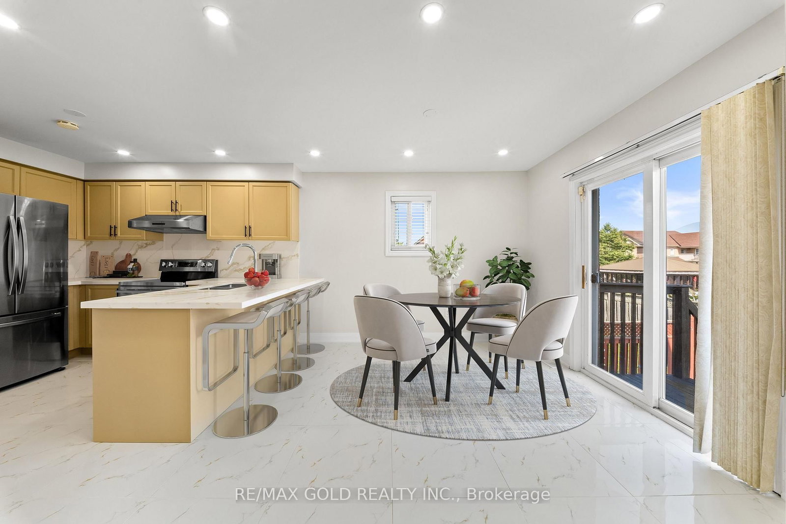 3 Tan Lane • Brampton, ON photo 8