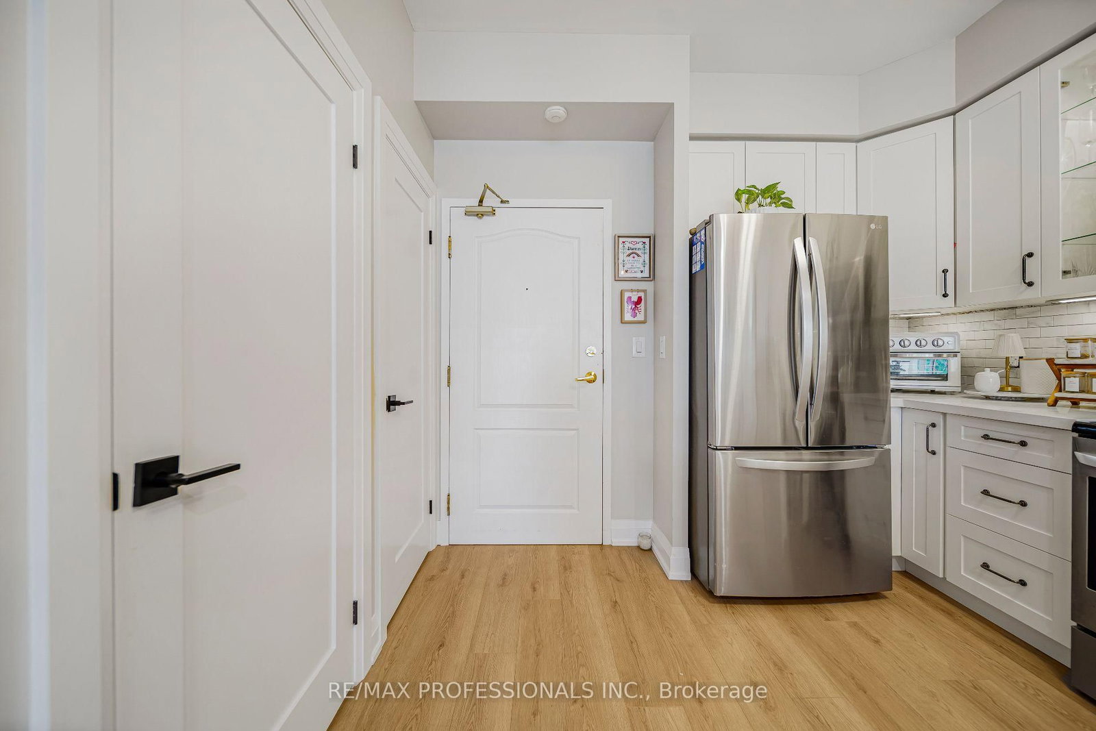 3531 Lake Shore Boulevard W • #211 • Toronto, ON photo 9