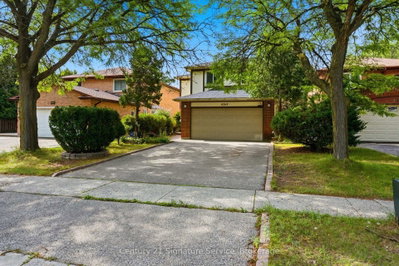 4265 Tea Garden Circle • Mississauga, ON photo 2