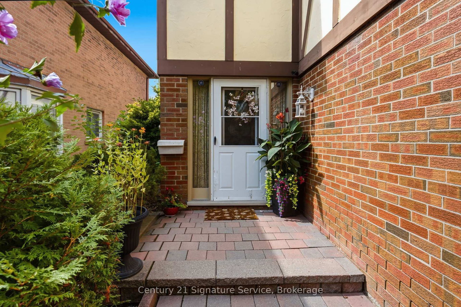 4265 Tea Garden Circle • Mississauga, ON photo 4
